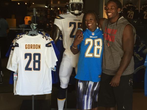 san-diego-chargers-melvin-gordon-mom-jersey.jpg